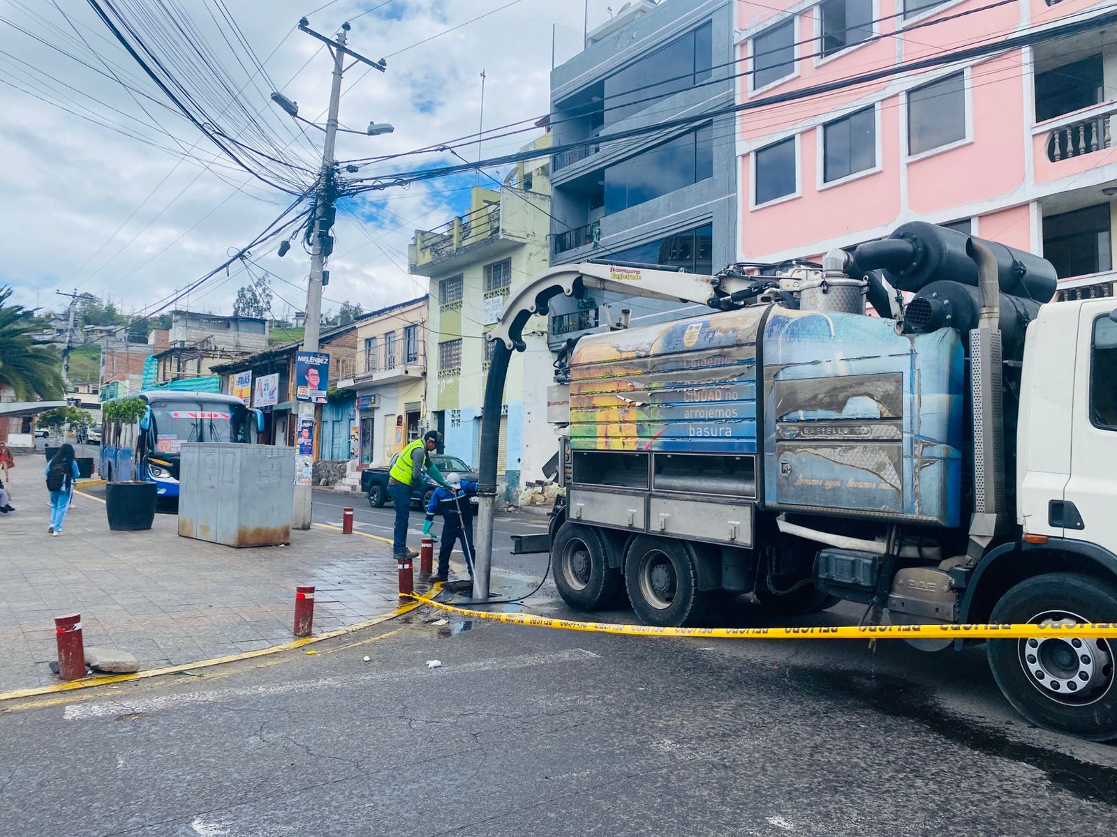 MANTENIMIENTO DEL SISTEMA DE ALCANTARILLADO EN EL CENTRO PARROQUIAL